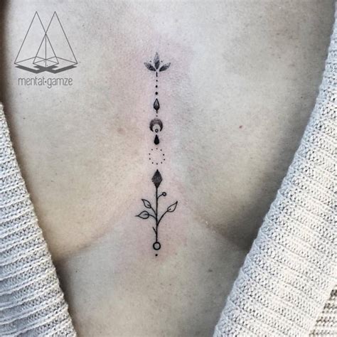 tattoo entre los senos|Tatuajes entre senos